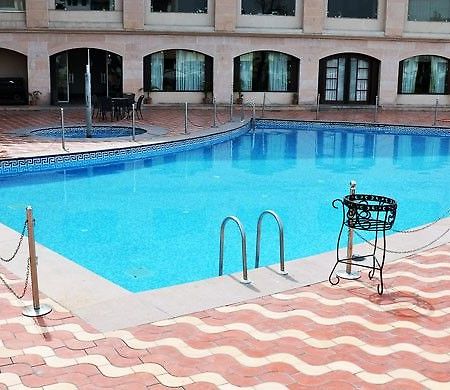 Hotel Ark Continental Rudrapur Eksteriør billede